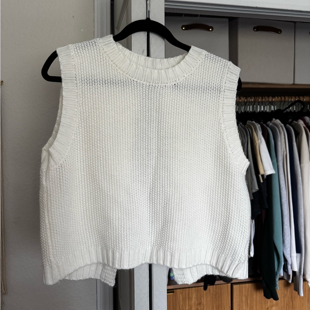 NWOT White Knit Sleeveless Open-Tie-Back Sweater/Tank - Medium